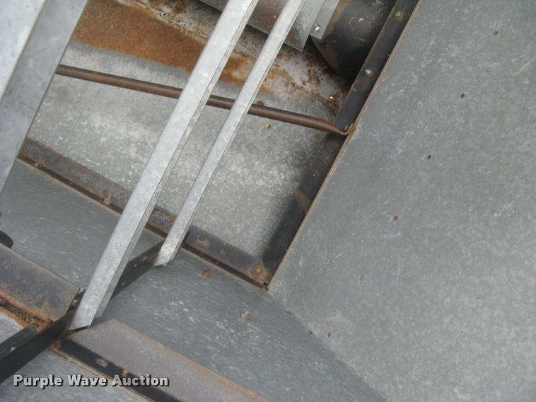 image for item L2356 1980 Gleaner L2 combine