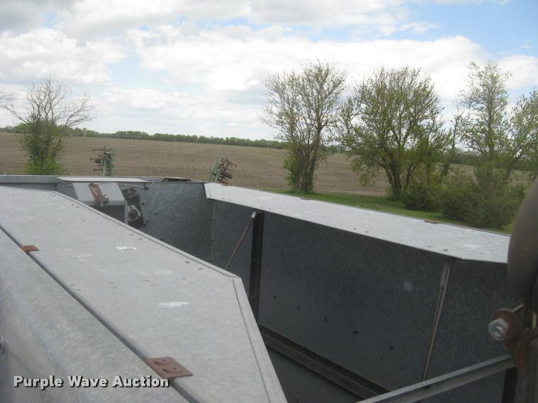 image for item L2356 1980 Gleaner L2 combine