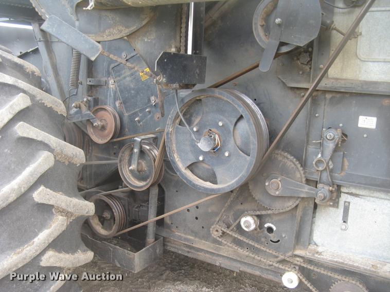 image for item L2356 1980 Gleaner L2 combine