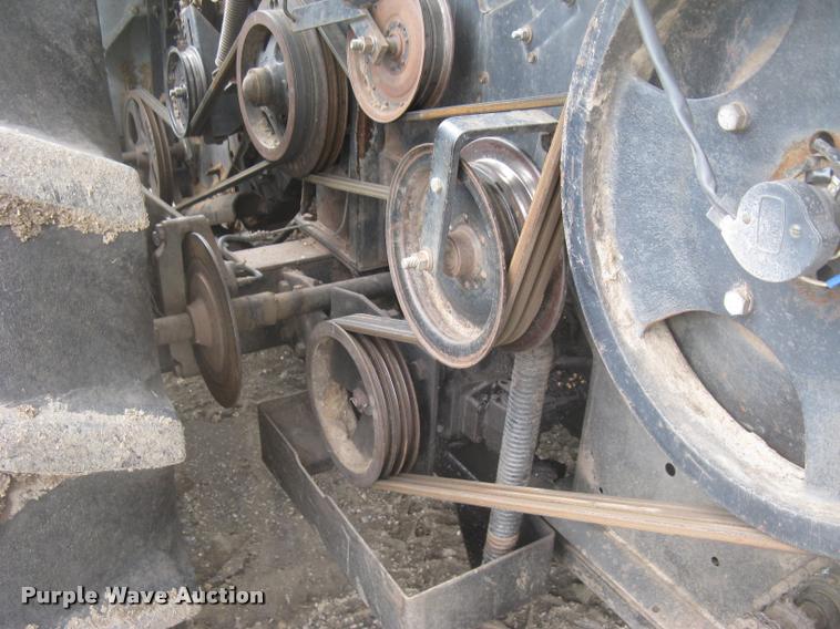 image for item L2356 1980 Gleaner L2 combine