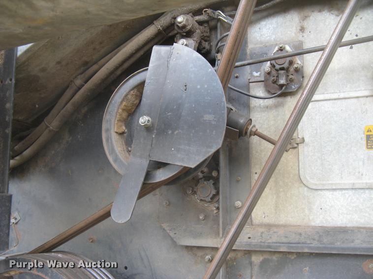 image for item L2356 1980 Gleaner L2 combine