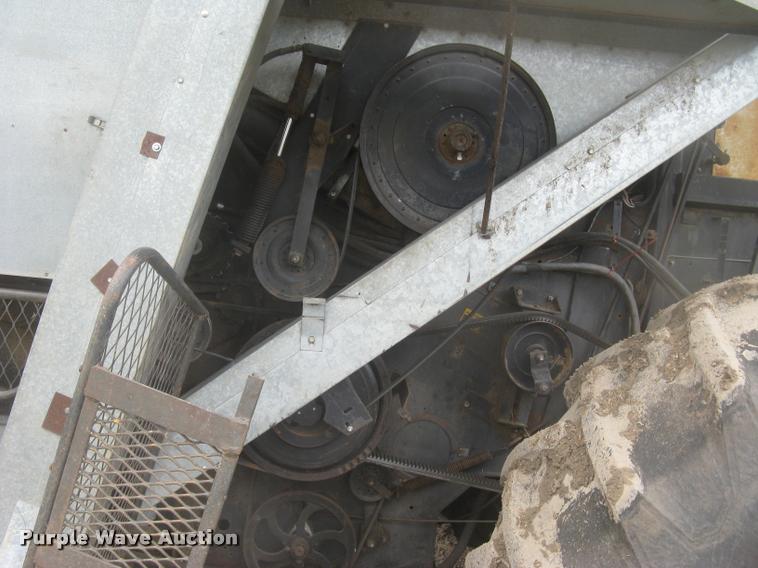 image for item L2356 1980 Gleaner L2 combine