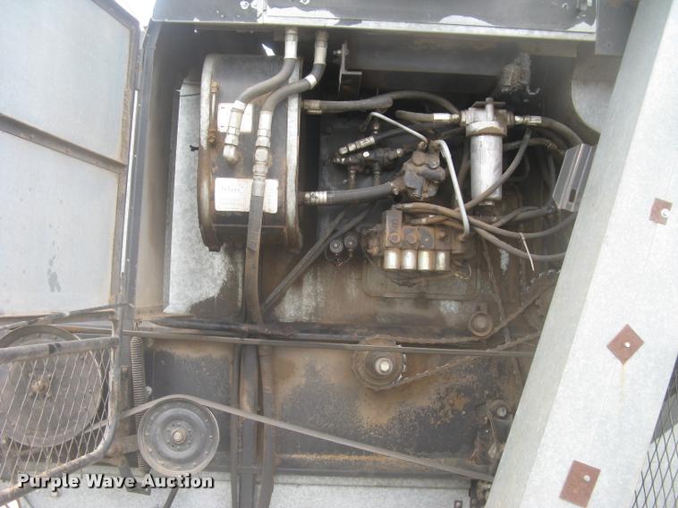 image for item L2356 1980 Gleaner L2 combine