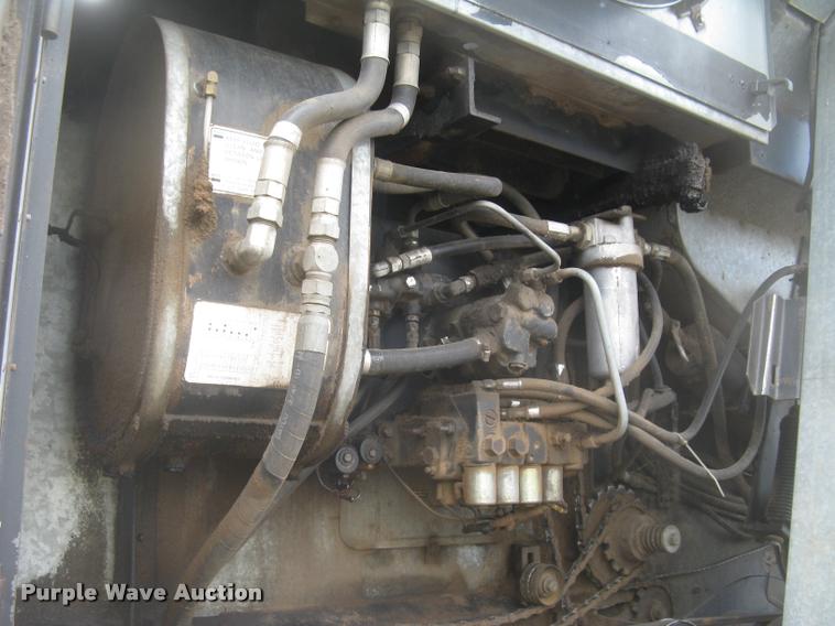 image for item L2356 1980 Gleaner L2 combine