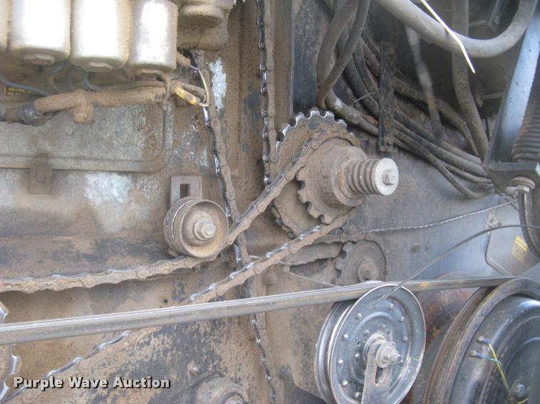 image for item L2356 1980 Gleaner L2 combine