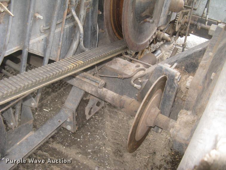 image for item L2356 1980 Gleaner L2 combine