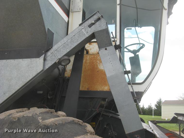 image for item L2356 1980 Gleaner L2 combine