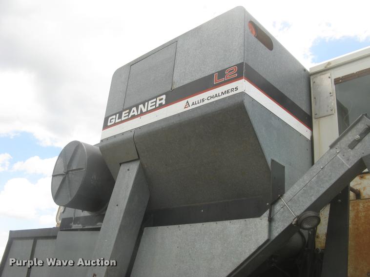 image for item L2356 1980 Gleaner L2 combine