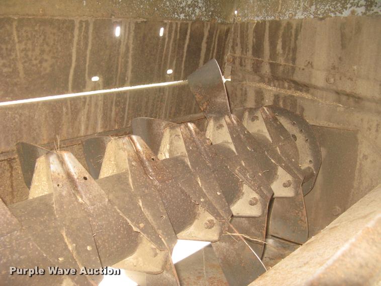 image for item L2356 1980 Gleaner L2 combine