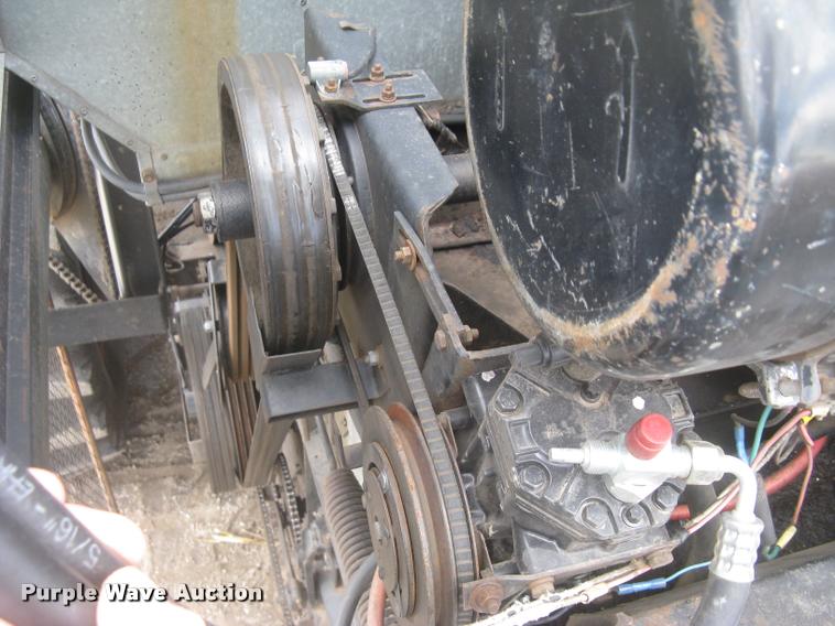 image for item L2356 1980 Gleaner L2 combine