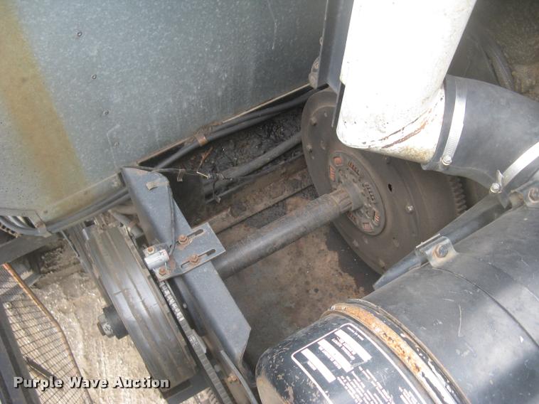 image for item L2356 1980 Gleaner L2 combine