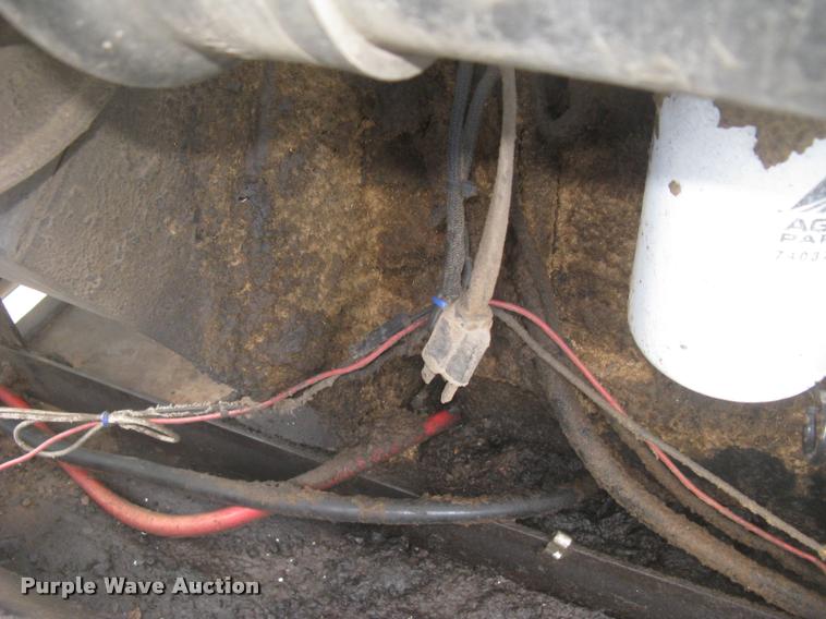 image for item L2356 1980 Gleaner L2 combine