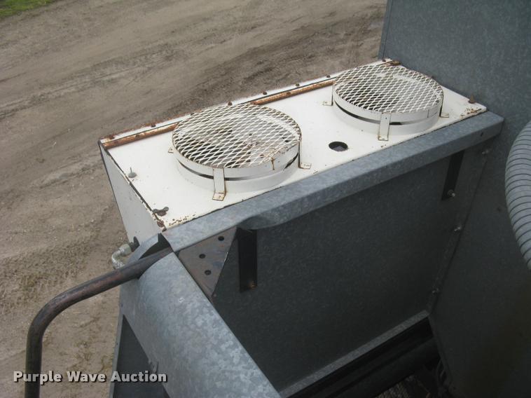 image for item L2356 1980 Gleaner L2 combine