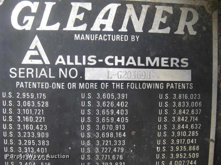 image for item L2356 1980 Gleaner L2 combine