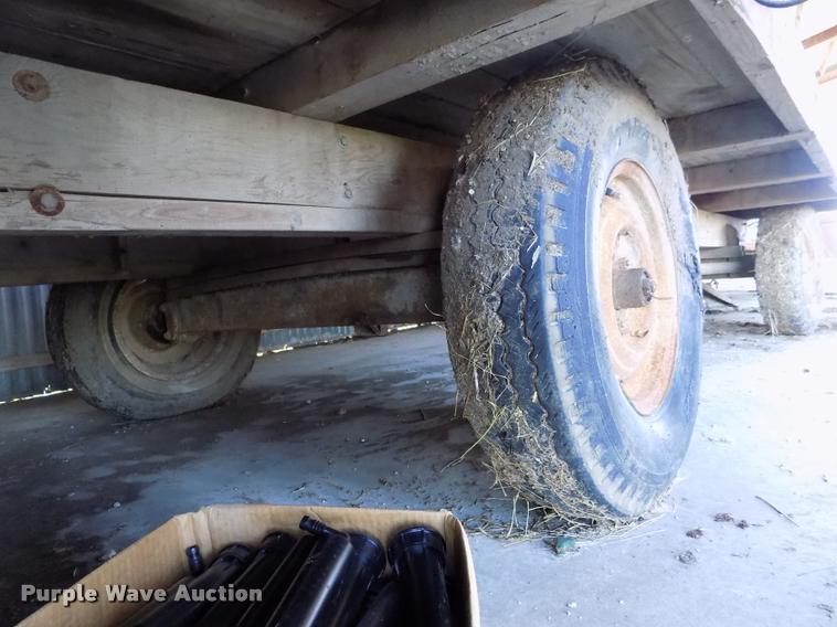 image for item BI9705 Hay trailer