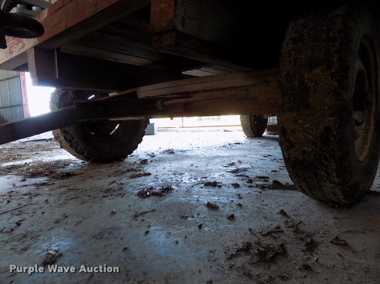 image for item BI9705 Hay trailer