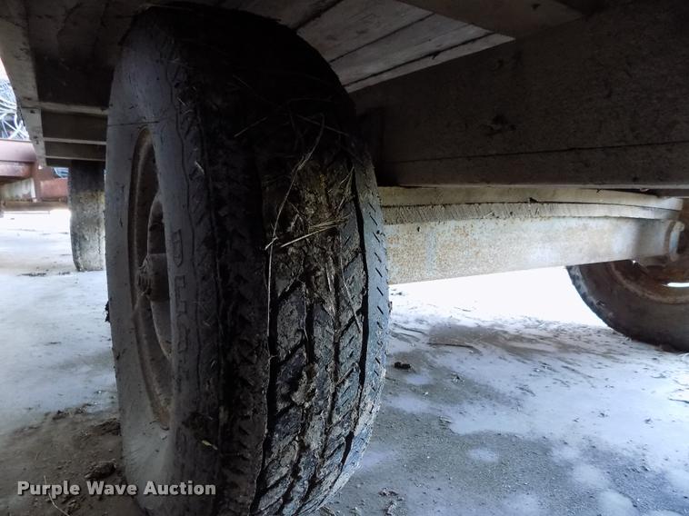 image for item BI9705 Hay trailer