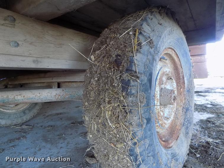 image for item BI9705 Hay trailer