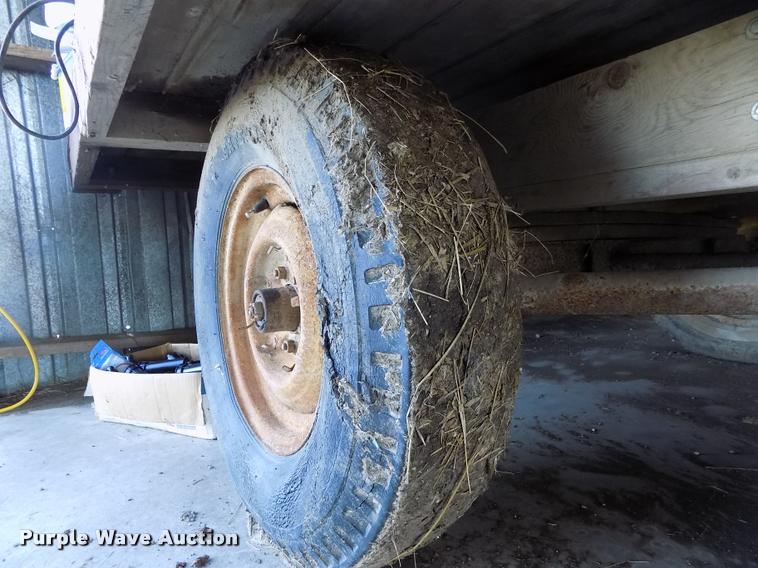 image for item BI9705 Hay trailer