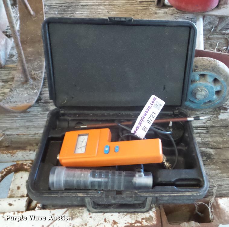 image for item BI9721 Delmhorst hay moisture meter