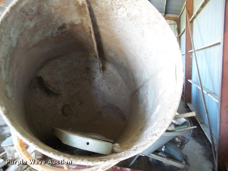 image for item BI9732 Cement mixer