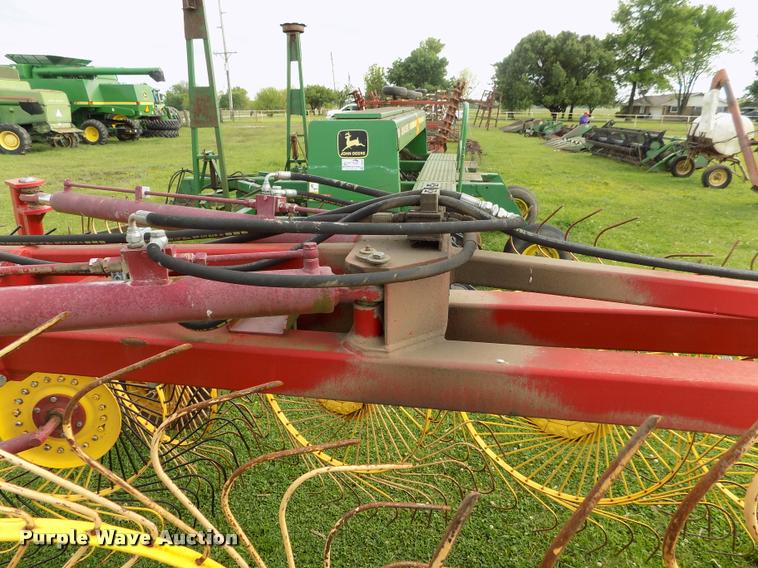 image for item BZ9738 New Holland HT154 hay rake