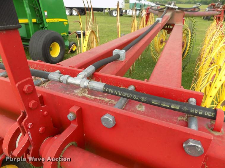 image for item BZ9738 New Holland HT154 hay rake