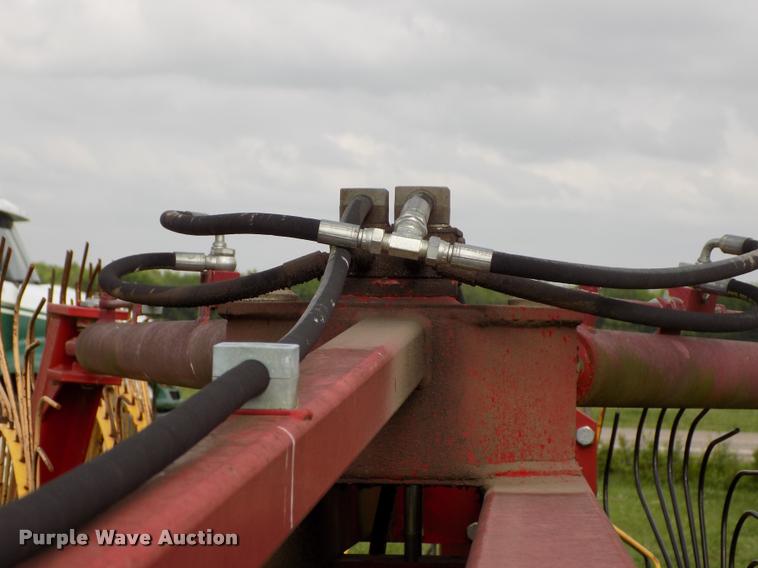 image for item BZ9738 New Holland HT154 hay rake