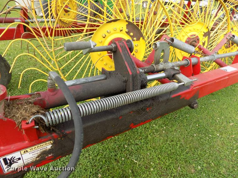 image for item BZ9738 New Holland HT154 hay rake