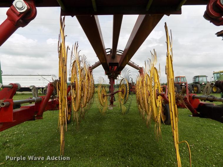 image for item BZ9738 New Holland HT154 hay rake