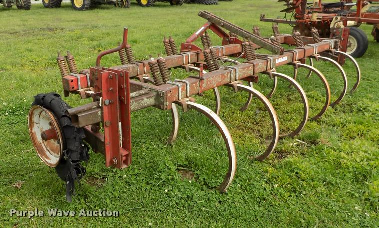 image for item BZ9739 International 55 chisel plow