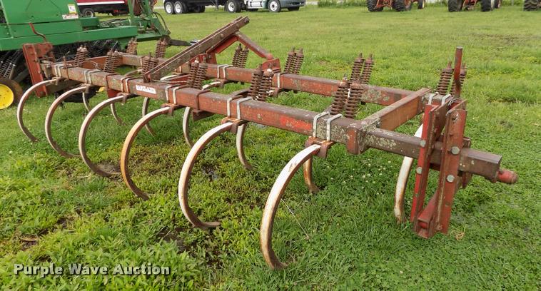 image for item BZ9739 International 55 chisel plow