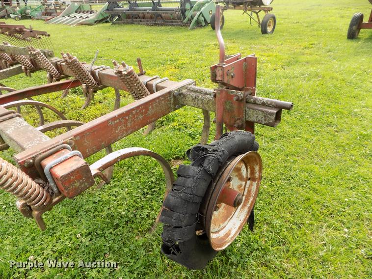 image for item BZ9739 International 55 chisel plow