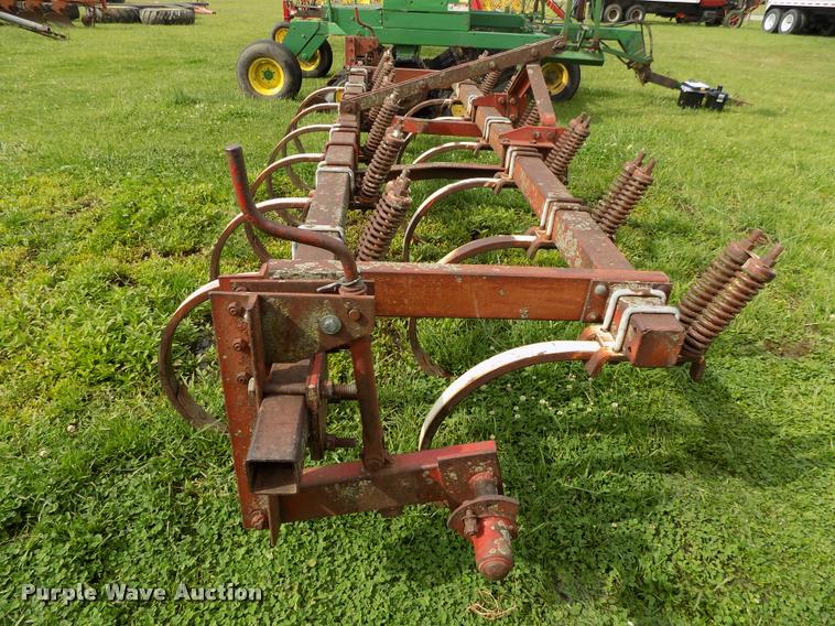 image for item BZ9739 International 55 chisel plow