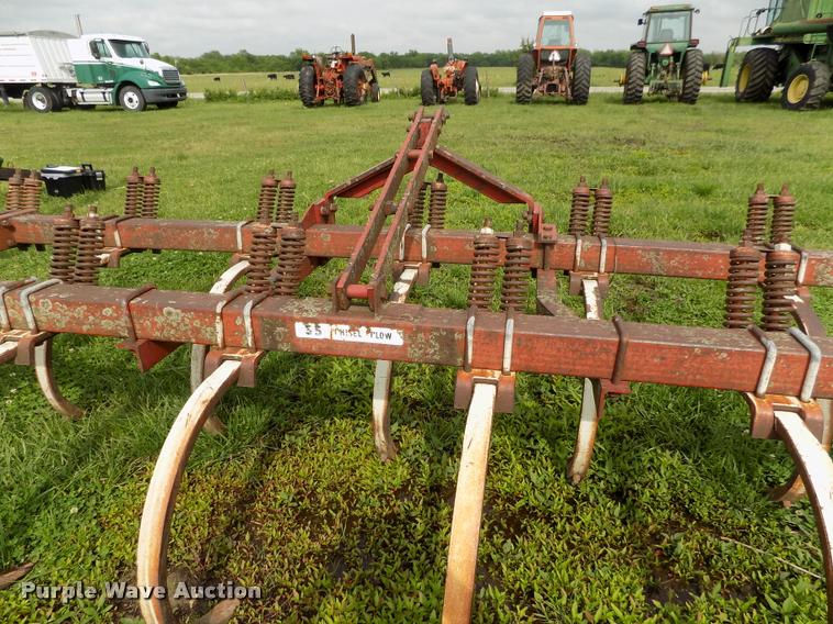 image for item BZ9739 International 55 chisel plow