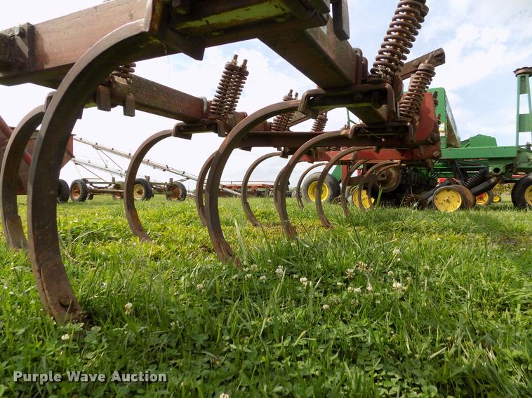 image for item BZ9739 International 55 chisel plow