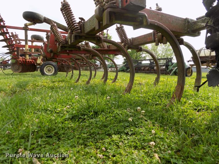 image for item BZ9739 International 55 chisel plow