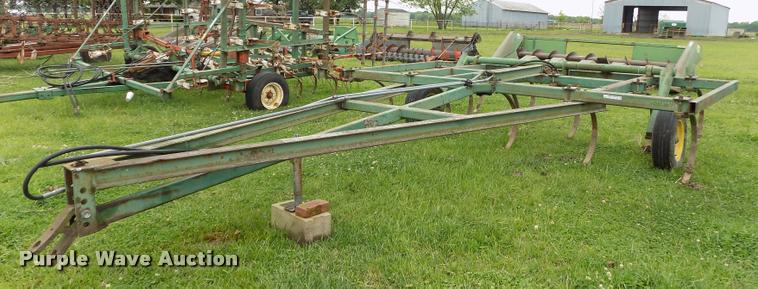 image for item BZ9741 John Deere 1600 field cultivator