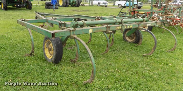 image for item BZ9741 John Deere 1600 field cultivator