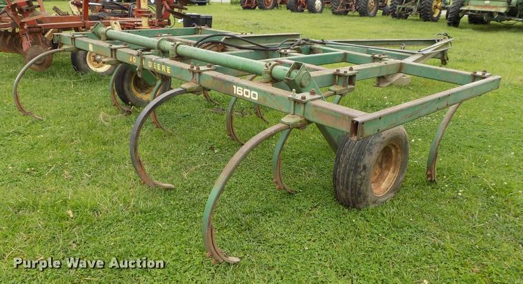 image for item BZ9741 John Deere 1600 field cultivator
