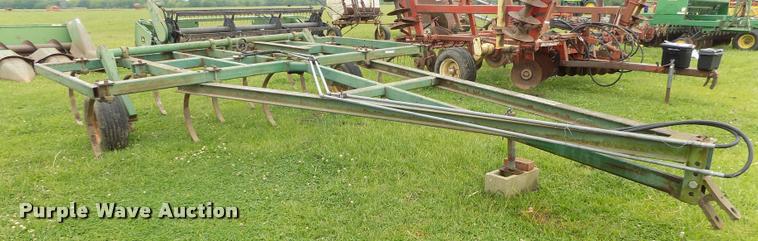 image for item BZ9741 John Deere 1600 field cultivator