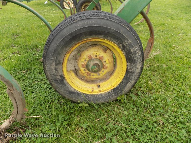 image for item BZ9741 John Deere 1600 field cultivator