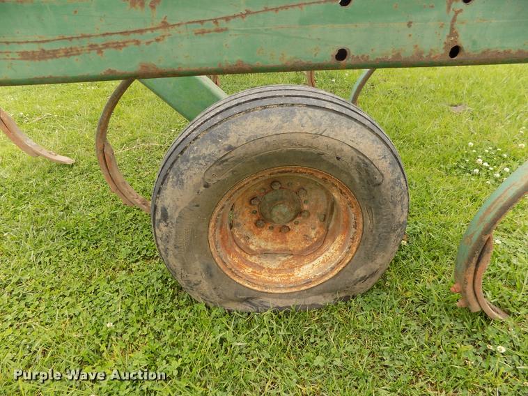 image for item BZ9741 John Deere 1600 field cultivator