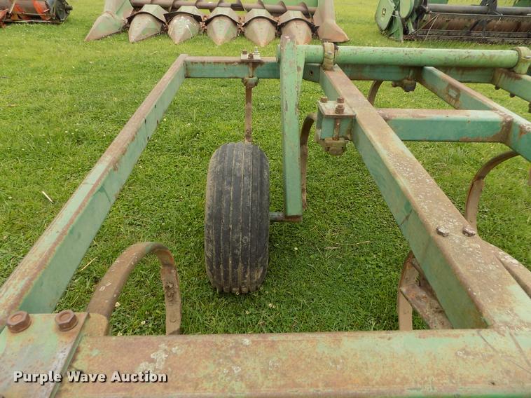 image for item BZ9741 John Deere 1600 field cultivator