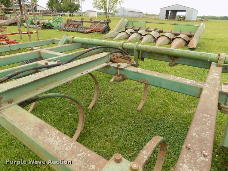 image for item BZ9741 John Deere 1600 field cultivator