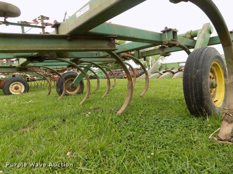 image for item BZ9741 John Deere 1600 field cultivator