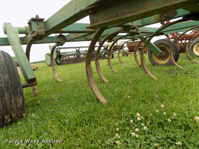image for item BZ9741 John Deere 1600 field cultivator