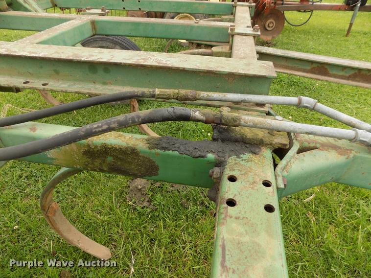 image for item BZ9741 John Deere 1600 field cultivator