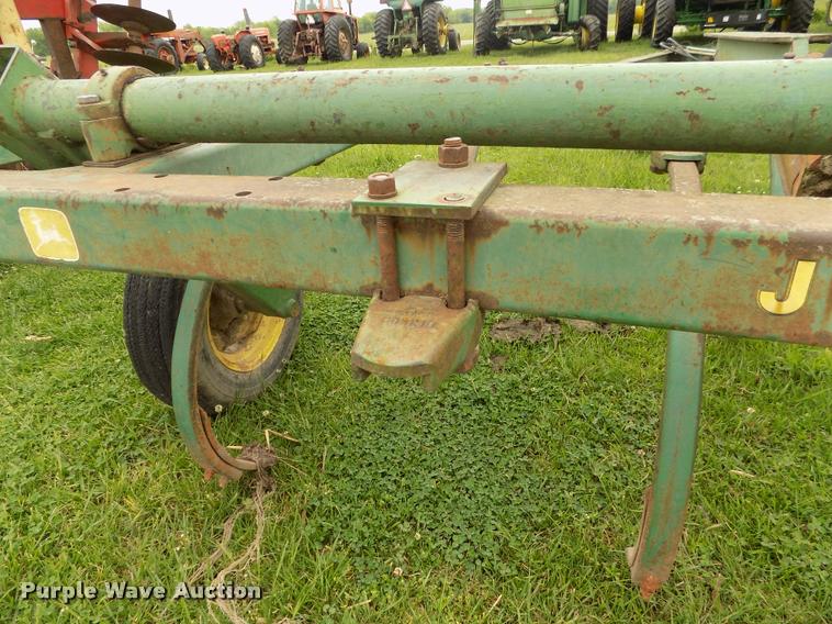 image for item BZ9741 John Deere 1600 field cultivator