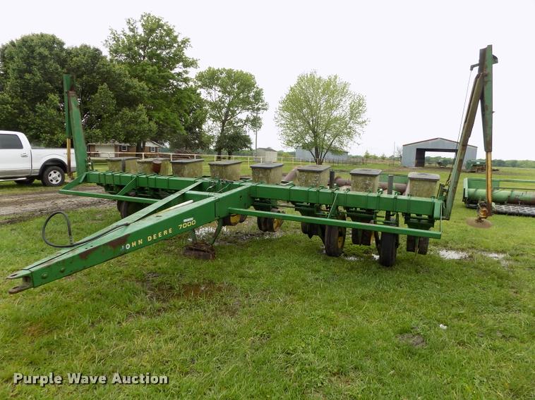 image for item BZ9744 John Deere P7000 planter